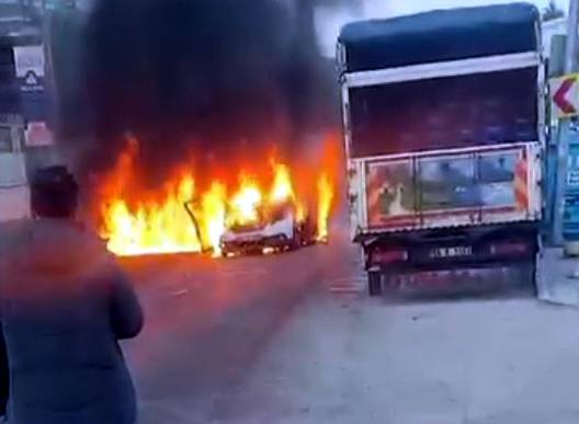 Alev topuna dönen araç, 7 araca çarptı 3